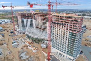 Tu proyecto en madera comienza con Mortenson Company